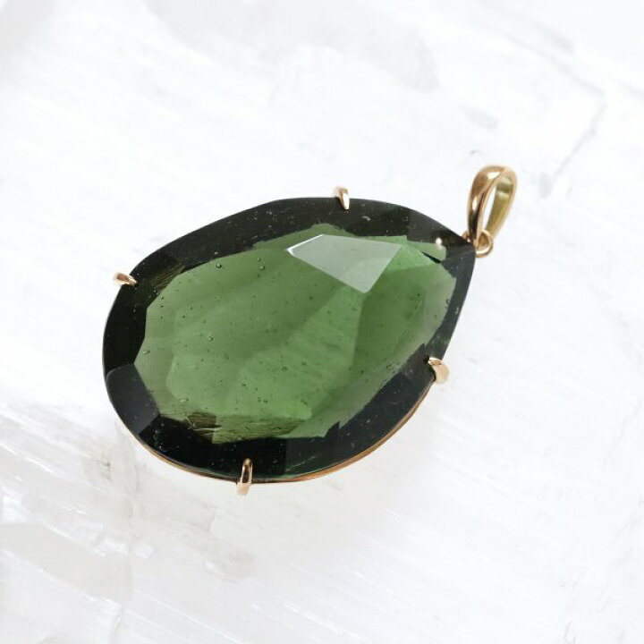 楽天市場】モルダバイト ペンダントトップ K18（タンブル M）27.7ct 