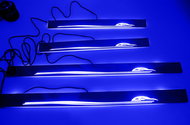 楽天市場】クラウン210系 ドア LED スカッフプレート 流れる ホワイト 