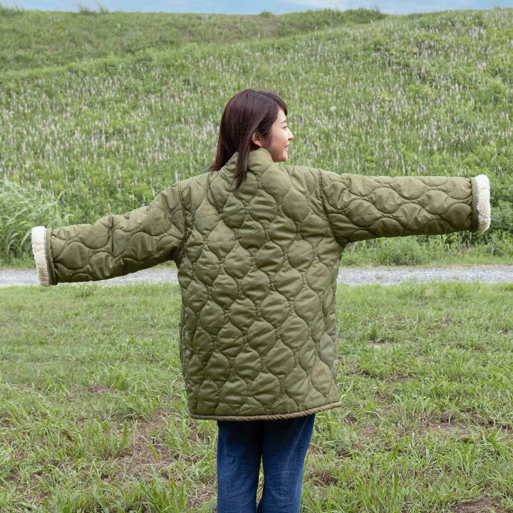 楽天市場 はんてん Twosides 家でも外でも使えるファブリック 送料無料 キルティング 半纏 男女兼用 メンズ レディース フリーサイズ 収納袋付き 部屋着 ルームウェア 冬 暖かい 羽織り アウトドア キャンプ おしゃれ リビングート 楽天市場店