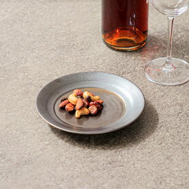 プレート 16cm M.STYLE 武蔵 ラウンドプレート 磁器 美濃焼 （ 食器 和食器 日本製 皿 食洗機対応 電子レンジ対応 中皿 丸 平皿 ラウンド 取り皿 丸皿 ケーキ パン 副菜 取皿 おしゃれ 和モダン 取り分け皿 黒 金 ）