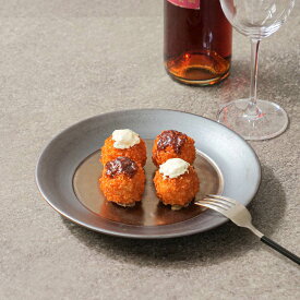 プレート 22cm M.STYLE 武蔵 ラウンドプレート 磁器 美濃焼 （ 食器 和食器 日本製 皿 食洗機対応 電子レンジ対応 中皿 平皿 ラウンド メイン皿 丸皿 メインプレート 前菜 八寸皿 おしゃれ 和モダン 黒 金 ）