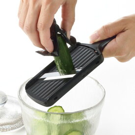 ミニスライサー 厚み調整 ホルダー付き プログレード 日本製 （ 野菜スライサー 厚み調節機能 指ガード コンパクト 薄切り スライス 安全ガード付き 下ごしらえ用品 キッチンツール 時短調理 キッチン便利グッズ ）