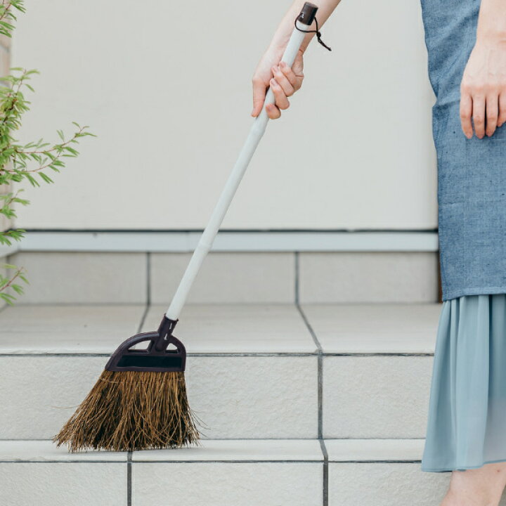 楽天市場 ほうき 高さ81cm 箒 庭箒 シダ 短柄 掃き掃除 床掃除 ホウキ 屋外 室外 掃き 清掃 玄関 庭 ベランダ 掃除 そうじ 斜めカット ごみ ゴミ ほこり 落ち葉 砂利 庭掃除 玄関掃除 清掃グッズ 清掃道具 清掃用品 そうじグッズ