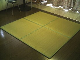 軽量/日本の癒しとくつろぎ/やさしい緑色グリーン。ユニット畳 12枚セット（ 6畳 分相当） 約82×82×1.3cm： 畳 マット 畳 の 上 に 敷く もの 半畳 1畳 防音対策・置き畳・床キズ防止・ベビー/子供部屋。 節電「お届け約1週間」