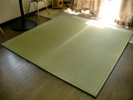 軽量/日本の癒しとくつろぎ/やさしい緑色グリーン。ユニット畳 6枚セット（ 6畳 分相当）約82×164×1.3cm：畳 マット 畳 の 上 に 敷く もの 半畳 1畳 防音対策・置き畳・床キズ防止・ 暑さ対策 熱中症対策 エアコン おすすめ ひんやり敷きパッド 節電「お届け約1週間」