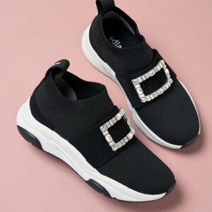 プラスダイアナ +diana 【軽量・撥水加工】クリスタルバックル ニットソックススニーカー (黒生地)