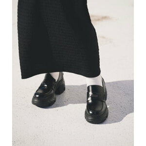 XeB[u }f STEVE MADDEN yj[[t@[ iubNj