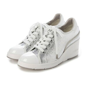 プラスダイアナ +diana 【軽量】ヒールアップスニーカー (シルバー箔人工皮革)