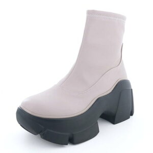 oCAViKIWT by Ȃ Xj[J[u[c iCgO[j