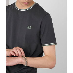 �t���b�h�y���[ FRED PERRY �y���{���K�i�z���V�F�ǉ��� TWIN TIPPED T-SHIRT �t���b�h�y���[ �e�B�b�v���C�� �����|�C���g���S�h�JT�V���c M1588V �i�`���R�[���O���[�j