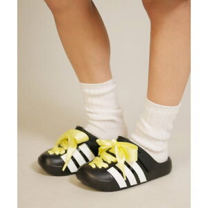 �A�f�B�_�X adidas �T���_�� ADILETTE CLOG 2.0 �A�f�B���b�^�N���b�O �X�g���b�v�t�� JQ8058/JS1130/JS1131 �i�u���b�N×�z���C�g�j