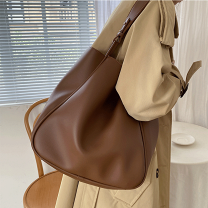 キタムラ　ハンドバッグ　ショルダーバッグ New Item 〉 □2wayセミショルダーバッグ Y-1462 ¥29,000 軽さが