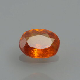 オレンジカイヤナイト0.45ct bf-2594オレンジ色のカイヤナイトは青色くらべて、結晶が多く入り小さいものが殆どなので、このような透明なカット石は希少です。レアストーン専門店大阪ウエルダー