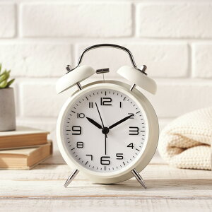 【楽天1位】目覚まし時計 置き時計 アナログ 時計 おしゃれ 大音量 目覚まし めざまし時計 起きれる 高評価 子供 男の子 女の子 レトロ アラームクロック ライト 静か 連続秒針 置時計 卓上