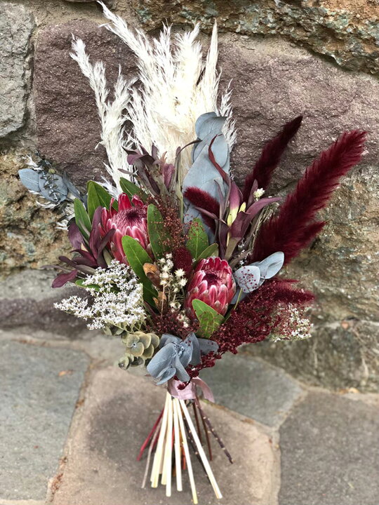 楽天市場 パンパスグラスと生花プロテアを使ったdry Mix Bouquet B001 ドライブーケ ドライフラワー ブーケ 花束 花 お花 花ギフト ドライ フラワー おしゃれ かわいい 可愛い パンパスグラス フラワーギフト お祝い 贈り物 誕生日 結婚記念日 パンパス プレゼント
