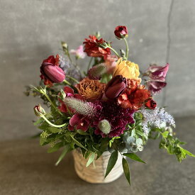 【入学・卒業・転職退職用におすすめ】季節のお花でフラワーアレンジメント Sサイズ　フラワーアレンジメント 母の日 プレゼント ギフト アレンジメント 生花 バスケットアレンジ お祝い
