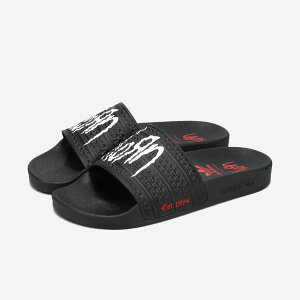 adidas ADILETTE × KORN AfB_X AfBb^ × R[ Y fB[X Xj[J[ [Jbg CORE BLACK/FTWR WHITE/BETTER SCARLETT ubN IH3753