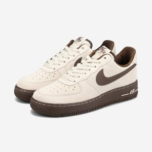 NIKE WMNS AIR FORCE 1 '07 iCL EBY GA tH[X 1 '07 fB[X Xj[J[ [Jbg LIGHT OREWOOD BROWN/BAROQUE BROWN uE HQ3485-104