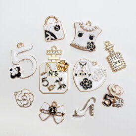 【セット売り】《アクセサリーチャーム》COCO ラインストーン ゴールド×ホワイト系 10個セット パールネックレス ジャケット トップス キルティング バッグ 香水瓶 ビッグ ハート No.5 ハイヒール カメリア リボン付 モチーフ バイカラー チェーン パリ