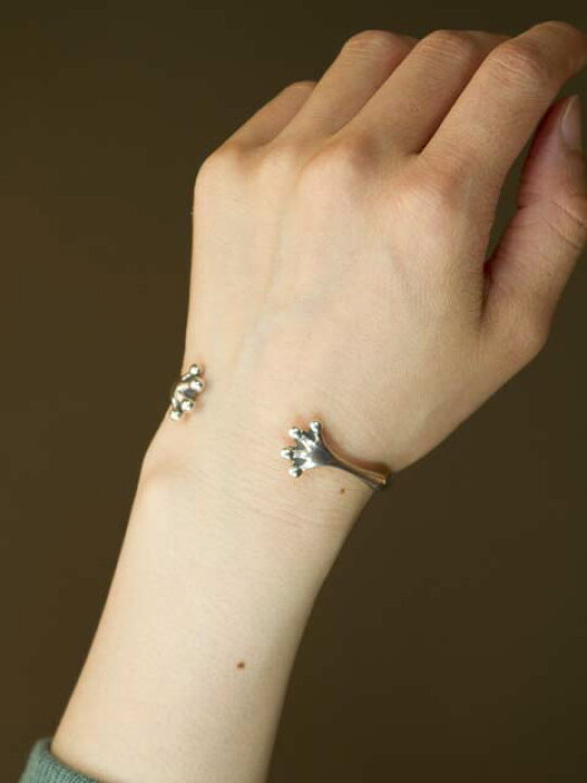 楽天市場】TaBoo925[蛙の手バングル] (蛙/カエル/かえる/シルバー  