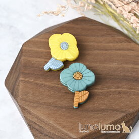 ブローチ レディース 花 フラワー 青 イエロー バイカラー ポップ 可愛い 樹脂 プレゼント B