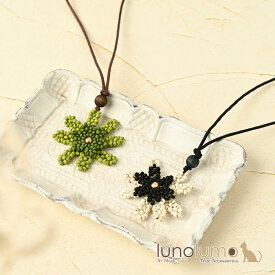 ネックレス ペンダント レディース ウッド 花 フラワー 白 黒 緑 バイカラー 天然素材 カジュアル N