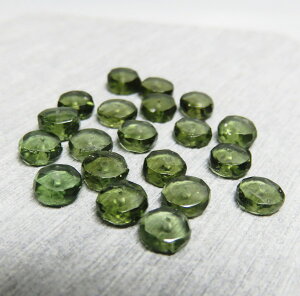 モルダバイト ボタンカット5×5×2mm 1粒売り 天然石 隕石ビーズ パワーストーン チェコ産天然ガラス バラ売り パワーストーン