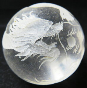 1点物 龍彫刻丸玉 水晶玉 約45mm玉 108g 穴無 クラック入る 水晶球 水晶 丸玉 球体 置物 原石