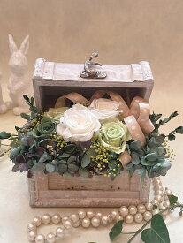 【プリザーブドフラワー】ギフト　プレゼント　ボックス　白い箱　お祝い　お誕生日　結婚祝い　母の日　敬老の日　退職　卒業 　お見舞い　白　グリーン