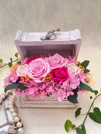【プリザーブドフラワー】ギフト　プレゼント　ボックス　クリスマス　お誕生日　結婚祝い　母の日　敬老の日　退職　卒業 　お見舞い　ピンク