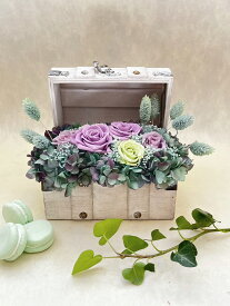 【プリザーブドフラワー】ギフト　宝箱　お祝い　結婚祝い　お誕生日　出産祝い　母の日　退職　古希祝い
