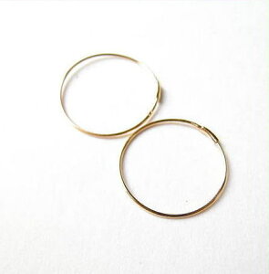 K18ワイヤーフープピアス 0.5x15mm シンプルなのにお役立ち お手持ち チャームに大活躍