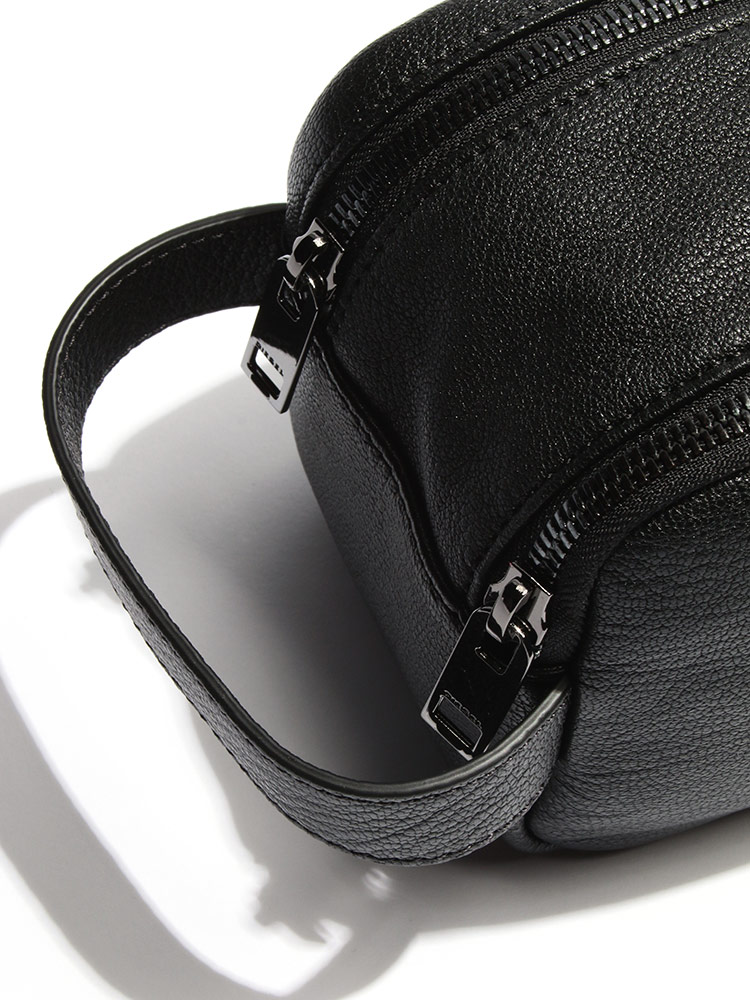 DIESEL (ディーゼル) レザー ハンドル付き ロゴ ポーチブランド メンズ 男性 バッグ 鞄 レザーポーチ 革 ミニバッグ シンプル  レザーバッグ ストリート DSX06630P0396 | メンズショップ サカゼン