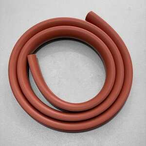 より厚い配線モール フロアコードカバー ケーブルプロテクター 配線カバー PVC素材 ケーブルカバー 延長コードカバー 粘着テープ付き ブラウン 2CMx2M