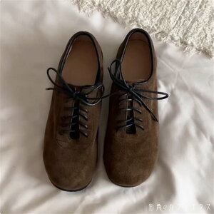靴 シューズ スニーカー スエード生地 ローヒール ラウンドトゥ 丸トゥ レースアップ 靴紐 可愛い 大人可愛い きれいめ シンプル カジュアル コンサバ おしゃれ レトロ 主役級 こなれ感 高見