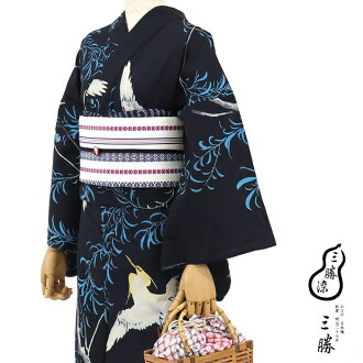 在最大1000日圆拉優惠券發行裏 18年度新作品 浴衣 三勝染浴衣 縫製上浴衣注染 白鷺 黑 棉黑捻線綢浴衣白鷺黑色鳥花紋3勝 染色女子的婦女事情女性事情大人之前標簽大地古典重新流行伊勢紙樣的前方染色注染