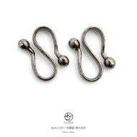 羽織紐用S環 いぶし銀色 ブラックシルバー 銀古美 赤銅 金具 留め金 Sカン 単品 和装小物 男性用 メンズ…