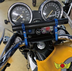 楽天市場 送料無料 バイク用 軽量カーボン製 マルチバーロング アルミクランプ 各色スマートフォン Iphone アイフォン Android アンドロイド Etc ナビ Usb 時計 スピードメーター タコメーター 水温計 油温計 電圧計 シガーソケット ｍａｄｍａｘ