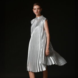 MAGGY/コンフォタブル クローズメタリック アコーディオン プリーツ ワンピース[全2色]ginzamaggy 銀座 マギー 銀座maggy MAGGY ギンザマギー ぎんざまぎー 送料無料 トレンド レディース ファッション 20代 30代 40代 プレゼント ギフト ラッピング無料 sale SALE セール