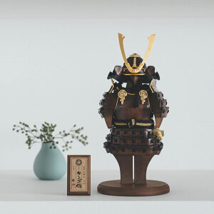【選べる名前札プレゼント】五月人形 兜 コンパクト おしゃれ モダン 木 人気 インテリア 木製 高級 平飾り Armadura タンゴ侍 革鎧 茶 名入れ 木札付き 日本製