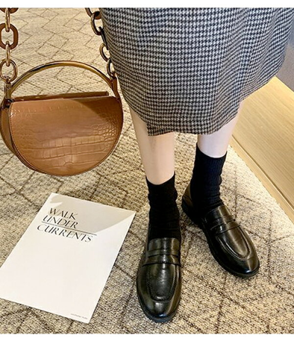 楽天市場 シューズ レトロ ぺたんこパンプス パンプス ローファー レトロガール ローヒール シンプル 無地 女子 ペタンコ 歩きやすい 疲れにくい シンプル 可愛い 秋 秋服 韓国ファッション Maison De Latir