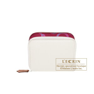 GX@AUbv@VNC RpNg@Oy[/r[@H[Gv\/VN@Vo[@HERMES@Azap@Silk'In Compact@Gris pale/Ruby@Epsom leather/Silk@Silver hardware