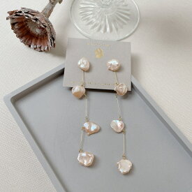 花びら淡水パールのヒラヒラピアス イヤリング チタンピアス ゴールドアクセサリー 花嫁アクセサリーウェディング 大人コーデ ギフト パーティーアクセ シンプル ハンドメイドアクセサリー 結婚式 2way 金属アレルギー ロングピアス 大振り 前撮り