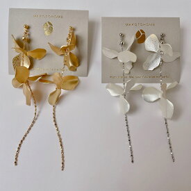 ピアス イヤリング チタンピアス 金属アレルギー対応 メタル花びらピアス 花びらイヤリング 花嫁 ウェディング 結婚式 大ぶり 軽い 揺れる 大人 マットゴールド ハンドメイド ゴールド シルバー アクセサリー レディース 普段使い 卒園式 卒業式 ギフト プレゼント 送料無料