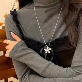 ネックレス レディース レトロ 花モチーフ プルチェーン 高級感 セーター用 秋冬 クールスタイル 軽量 シルバー アクセサリー レイヤード シンプル 日常使い ギフト 女性向け 細身 華奢 モダン 洗練 コーディネート