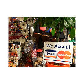 【プラスチックサイン】We Accept VISA MasterCard (ビザとマスターカード使用可能) 25.5×35.5cm 【看板 ショップ カード払い 壁掛け 】