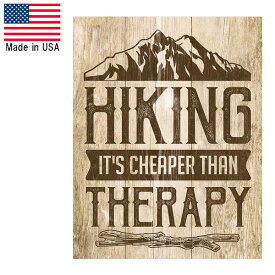 メタルサイン "HIKING THERAPY" ハイキング セラピー 縦40.5cm×横31.5cm ■ 山登り 登山 壁掛け インテリア 雑貨 ガレージ ブリキ看板 店舗ディスプレイ アメリカ製