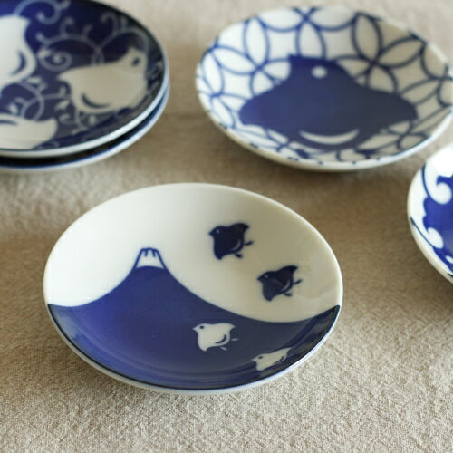 和柄 【ちどりづくし】　小皿　（しょうゆ皿）/　タレ入れ ネイビー 藍色 祝いの器 和食器 おしゃれ かわいい 千鳥柄 | ＭＡＮＧＯ　ＳＨＯＷＥＲ
