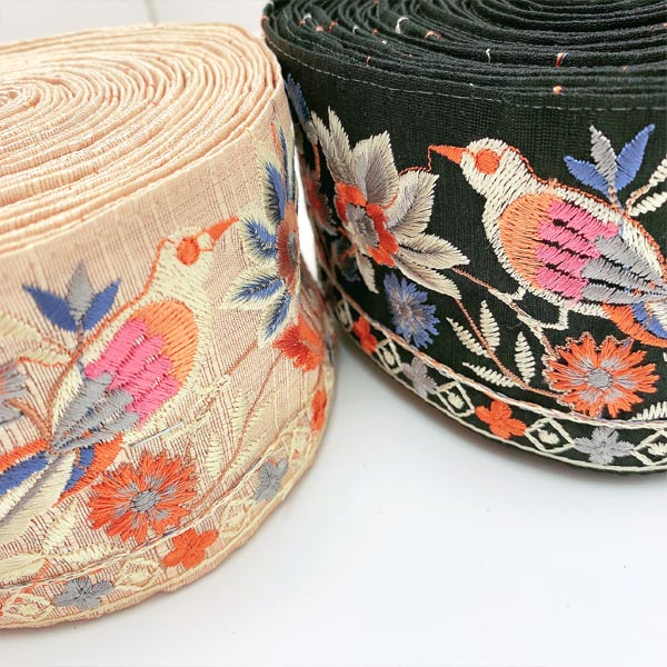 [AGI-A★]　インド刺繍リボン　78mm　小枝に乗った小鳥と自然の刺繍リボン　10cm単位　切り売り　(20cm以上) | まんま母さんのりぼん
