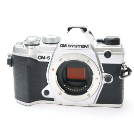 【中古】 《良品》 OM SYSTEM OM-5 ボディ シルバー [ デジタルカメラ ]